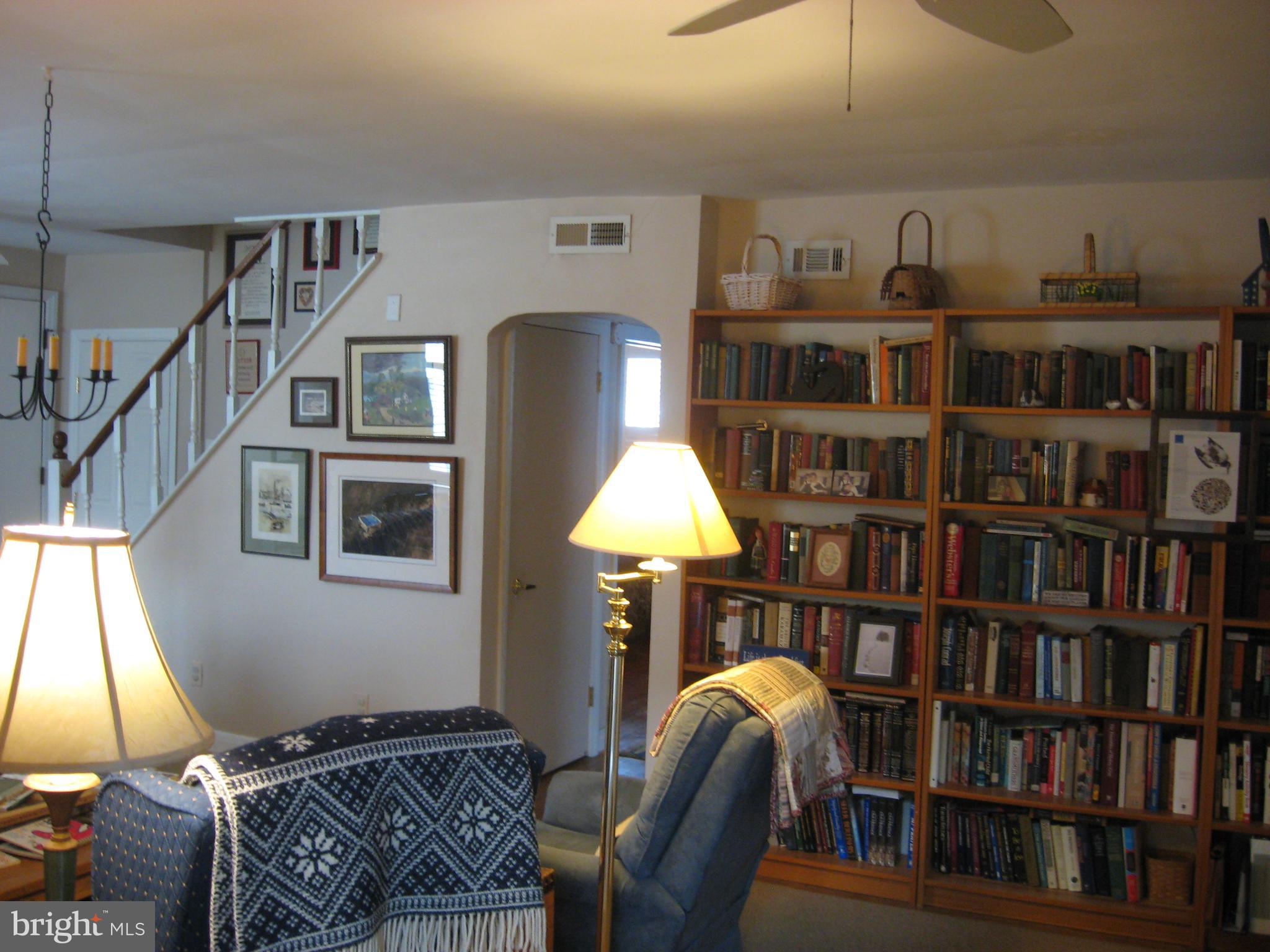 2511 Pinebrush Road Baltimore, MD 21209 - Photo 2 of 24