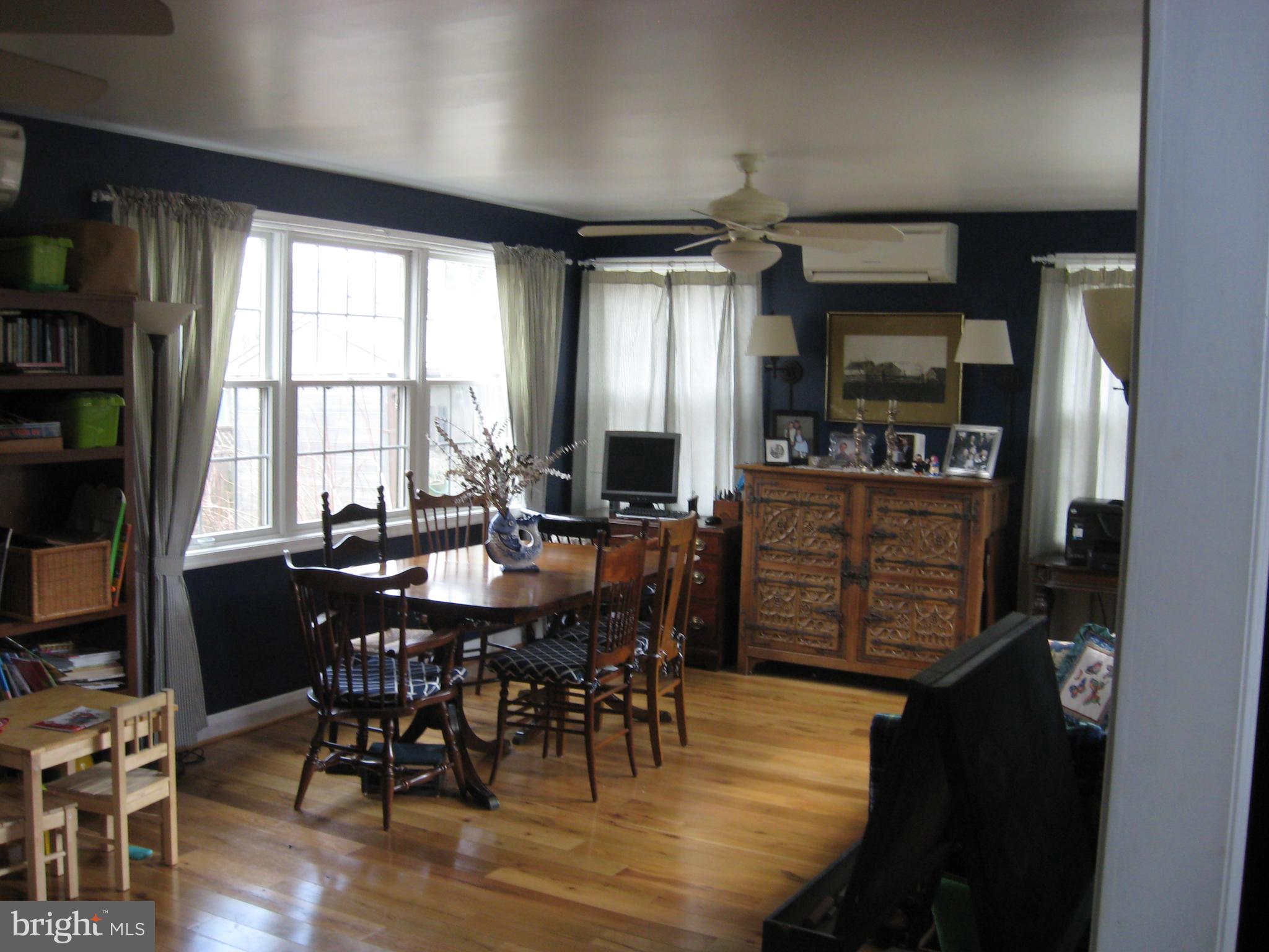 2511 Pinebrush Road Baltimore, MD 21209 - Photo 3 of 24