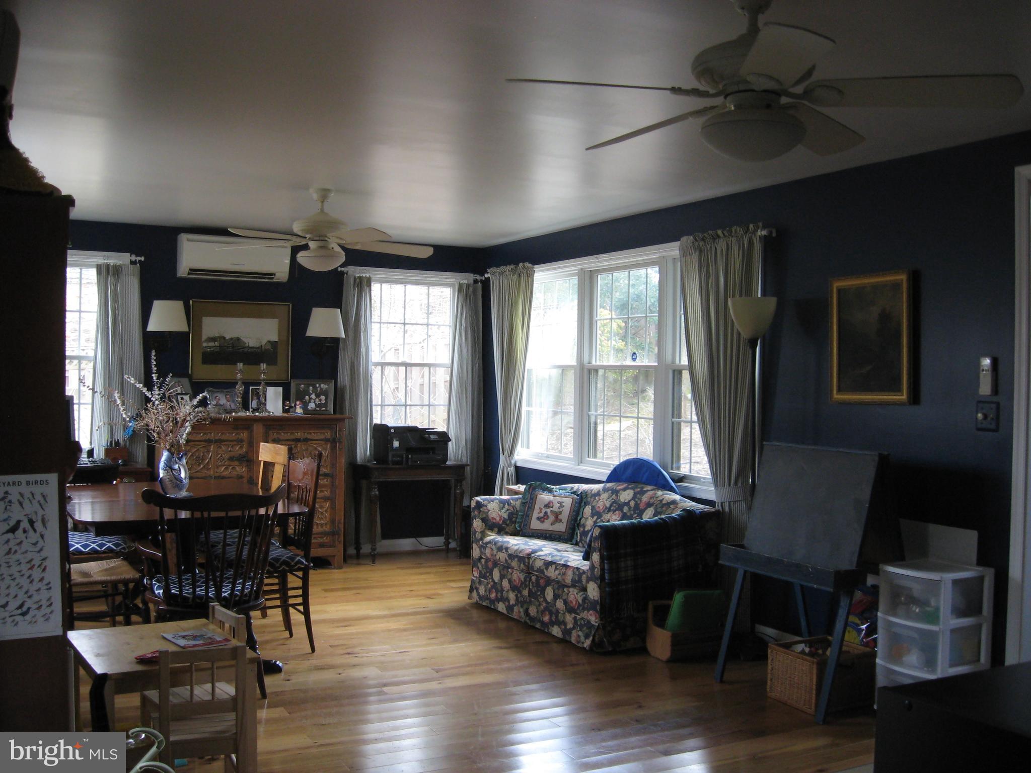 2511 Pinebrush Road Baltimore, MD 21209 - Photo 4 of 24