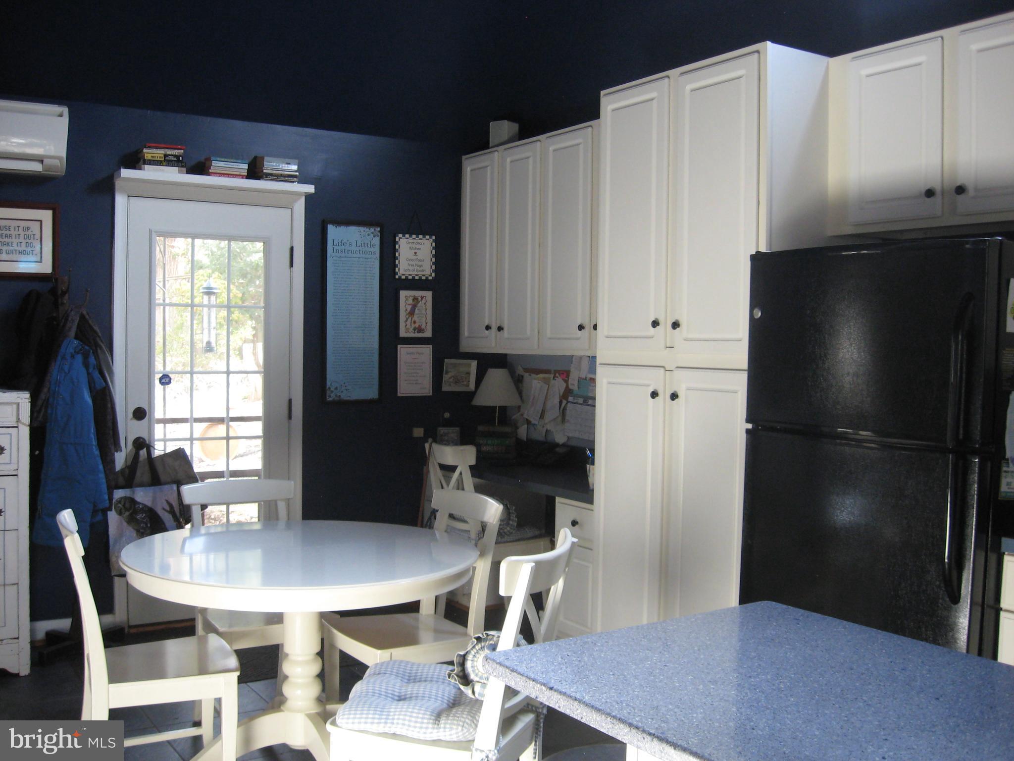2511 Pinebrush Road Baltimore, MD 21209 - Photo 7 of 24