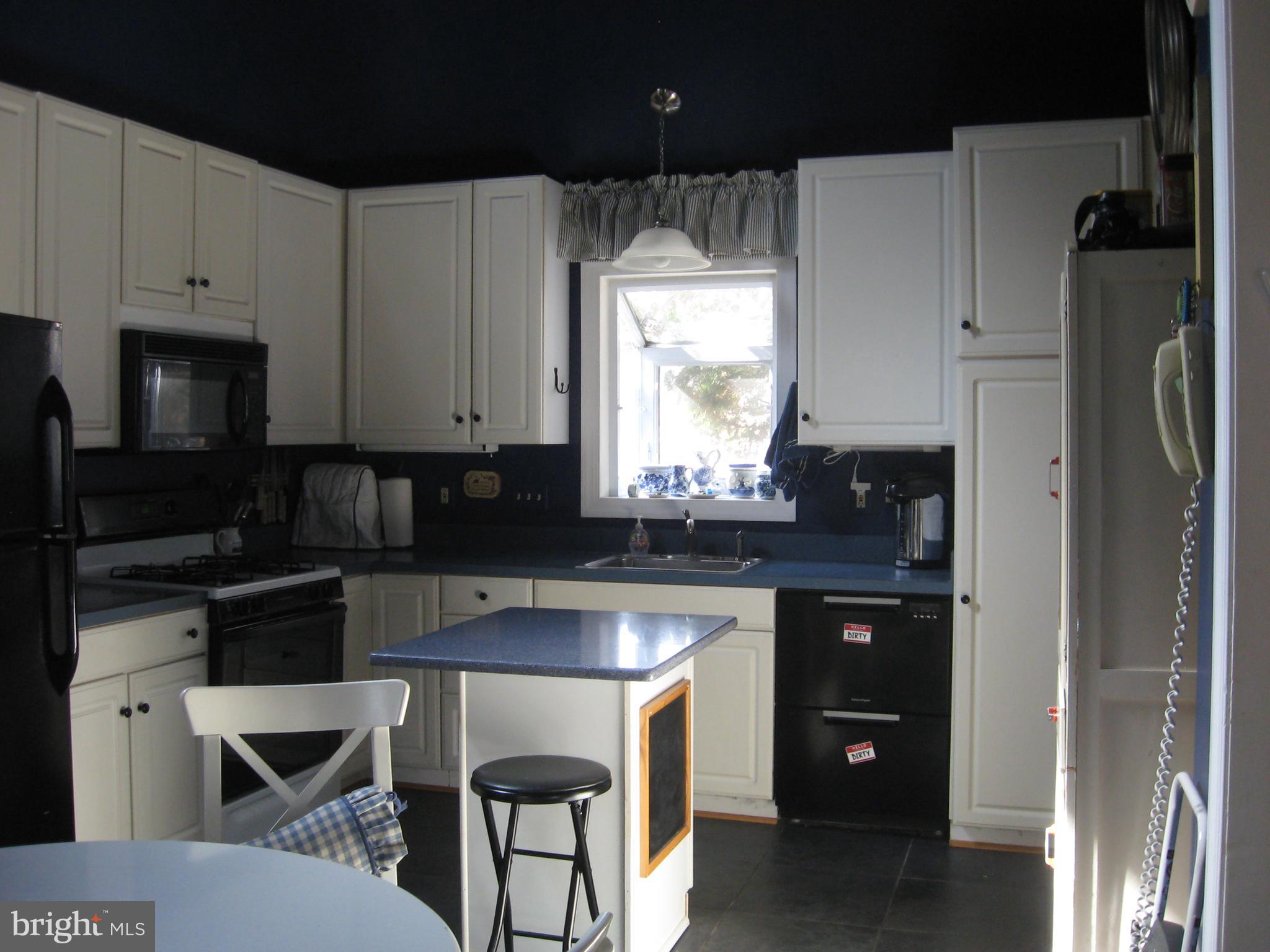 2511 Pinebrush Road Baltimore, MD 21209 - Photo 8 of 24