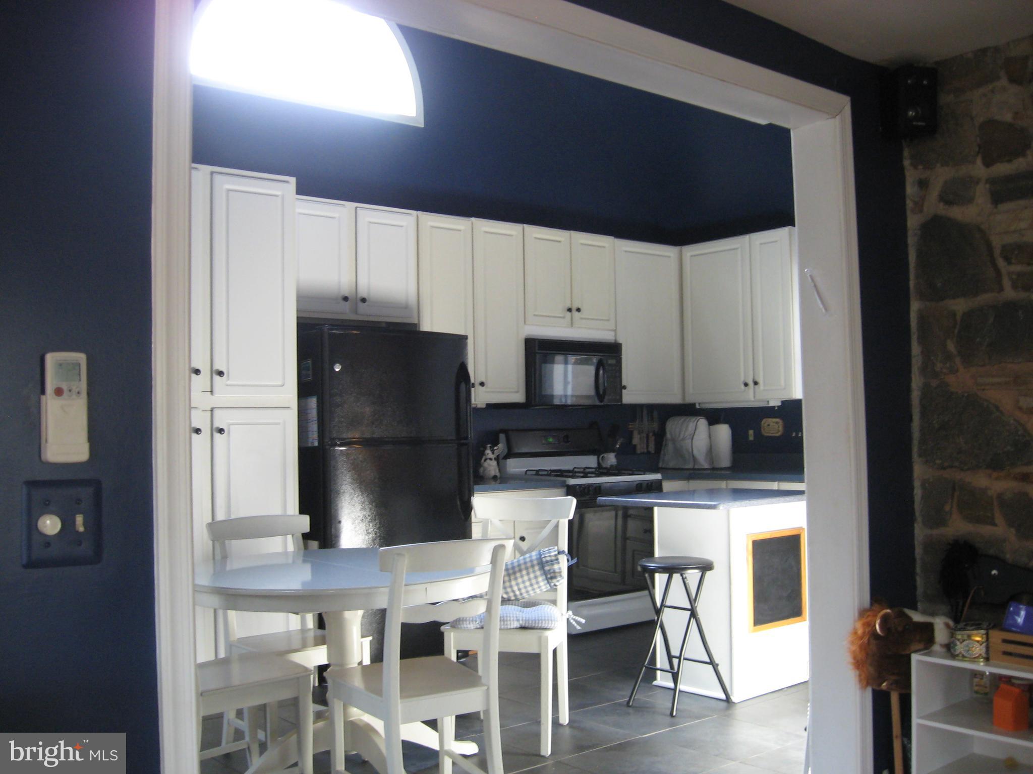 2511 Pinebrush Road Baltimore, MD 21209 - Photo 9 of 24