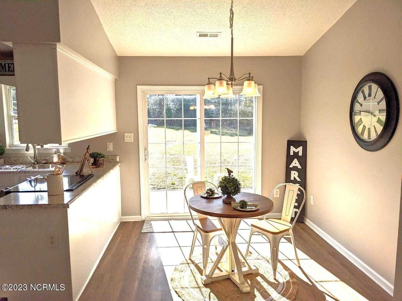 104 Freeport Court Hubert, NC 28539 - Photo 4 of 16 104 FREEPORT DINING