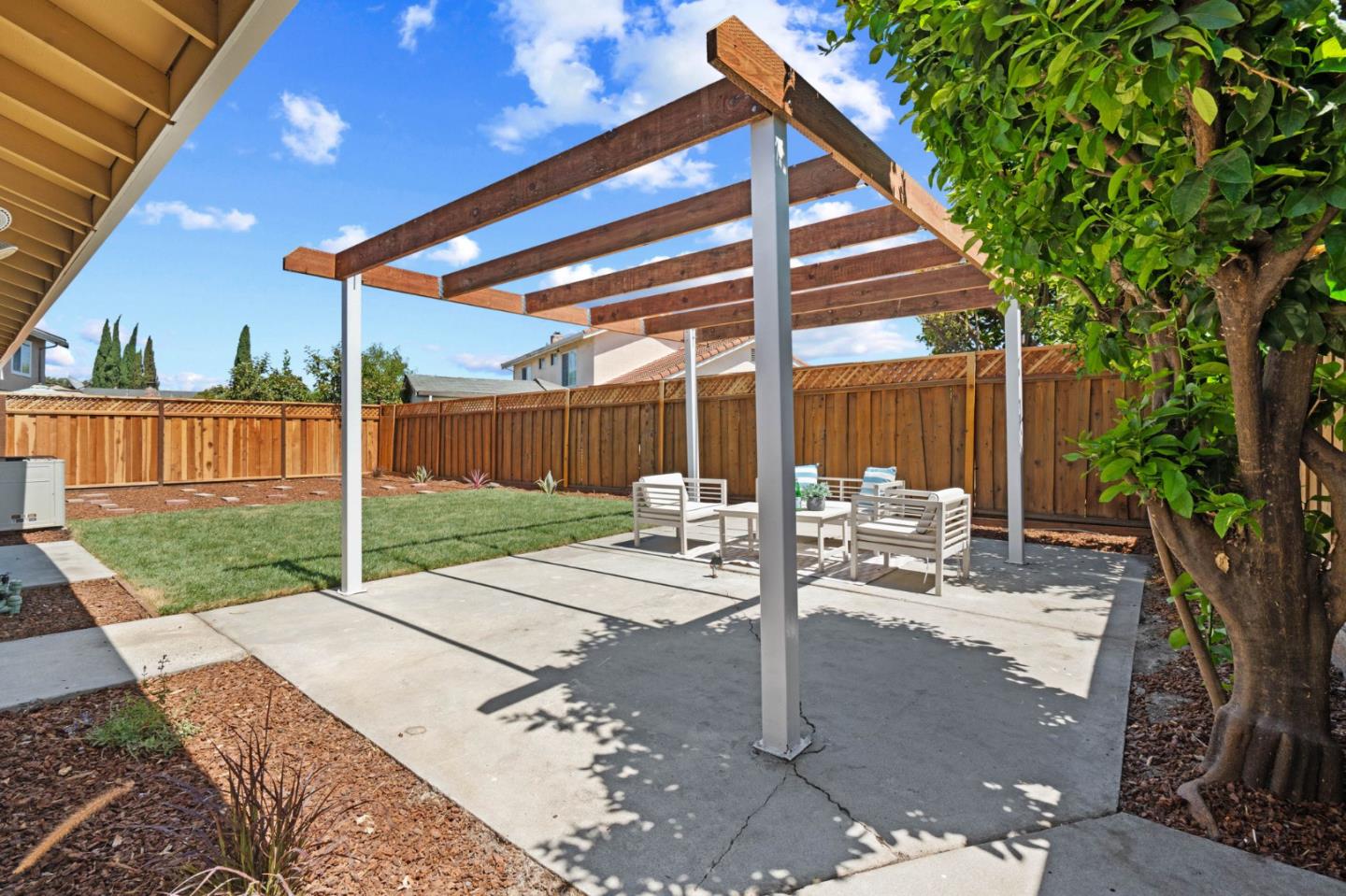 960 Cheswick Drive San Jose, CA 95121 - Photo 22 of 44 a view of backyard of a house