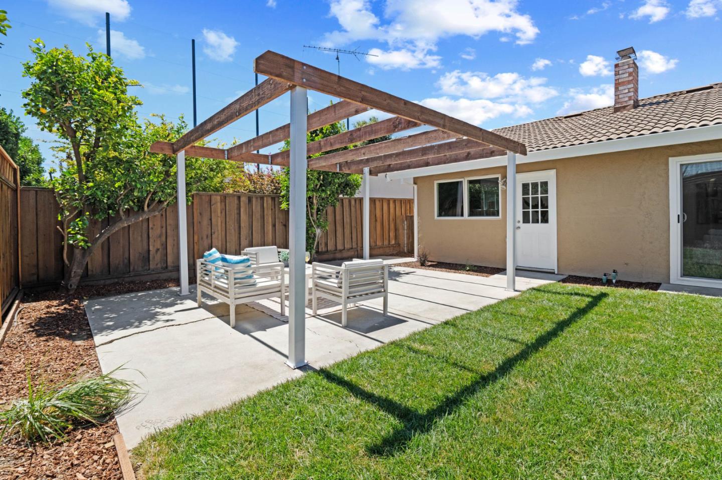 960 Cheswick Drive San Jose, CA 95121 - Photo 28 of 44 a view of a backyard with table and chairs potted plants and wooden fence