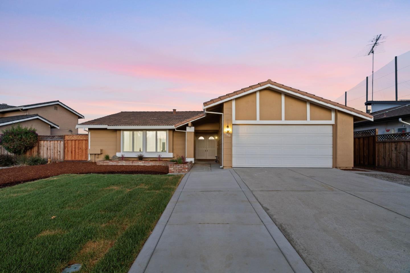 960 Cheswick Drive San Jose, CA 95121 - Photo 36 of 44 a front view of a house with a yard