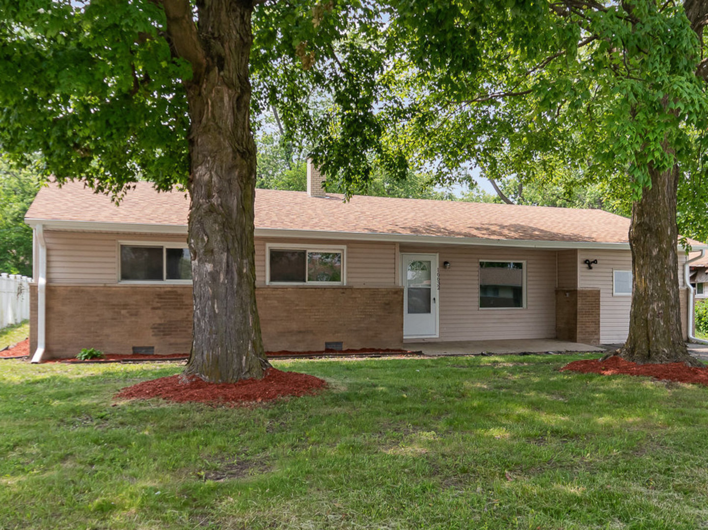 16632 Sawyer Avenue Markham, IL 60428 - Photo 1 of 15