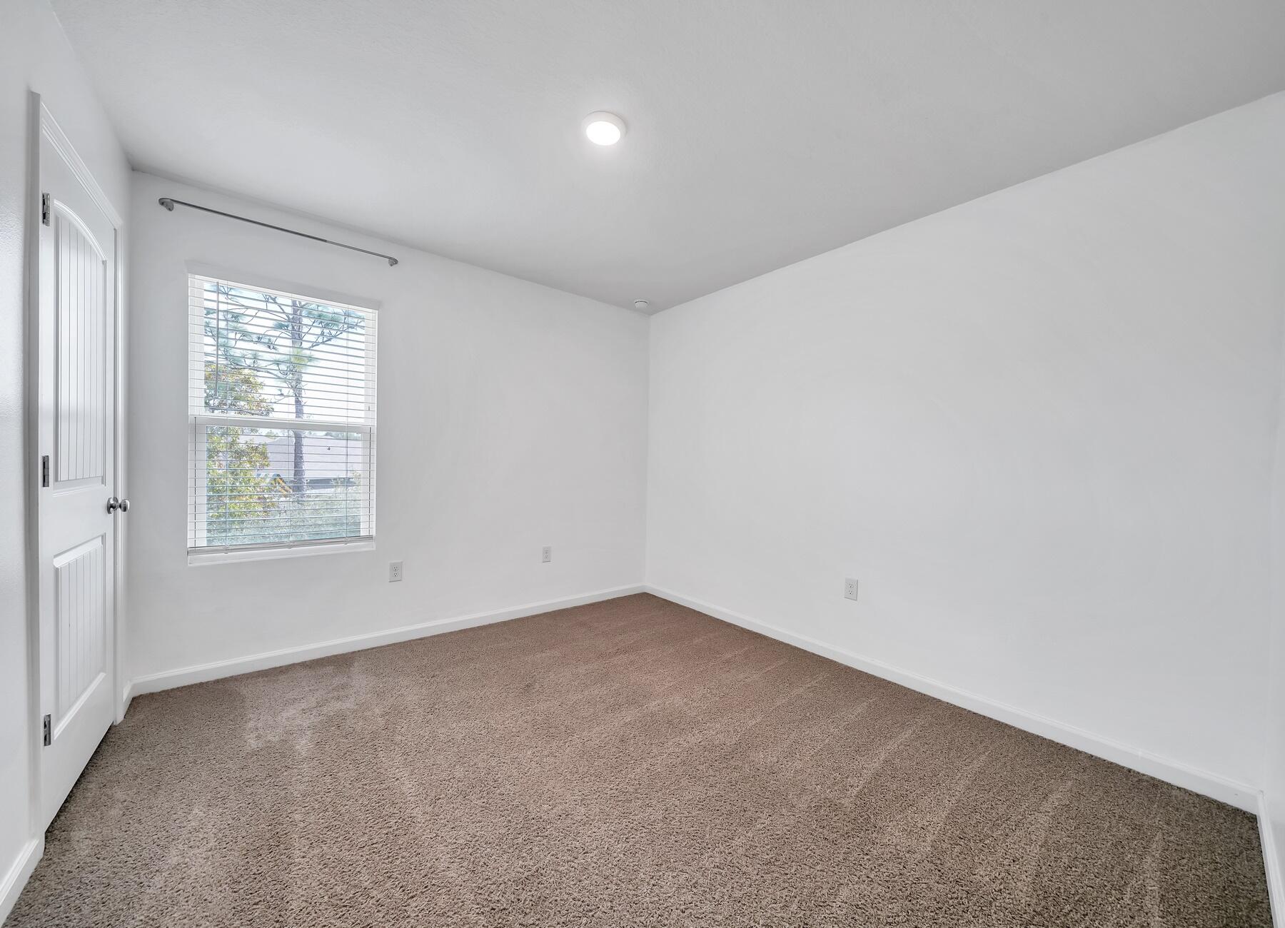 955 Merganser Way Crestview, FL 32539 - Photo 20 of 34 an empty room with a window