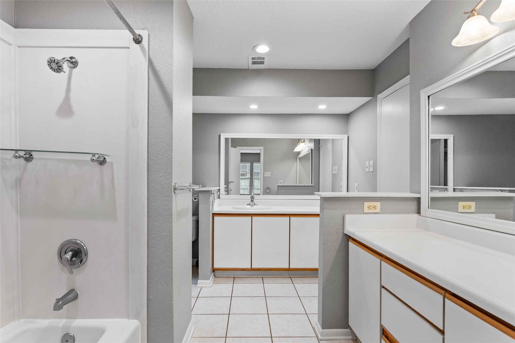 302 South Hardie Street Alvin, TX 77511 - Photo 12 of 16 Bathroom 2