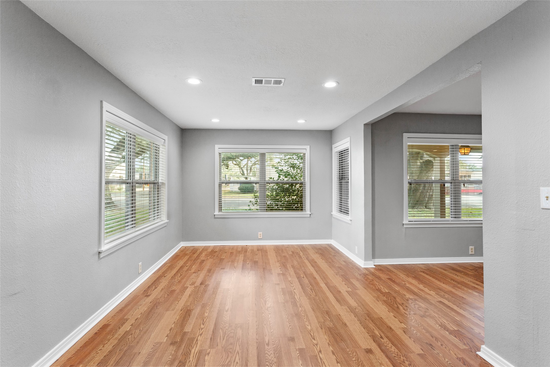 302 South Hardie Street Alvin, TX 77511 - Photo 4 of 16 Dining room or office? You choose!