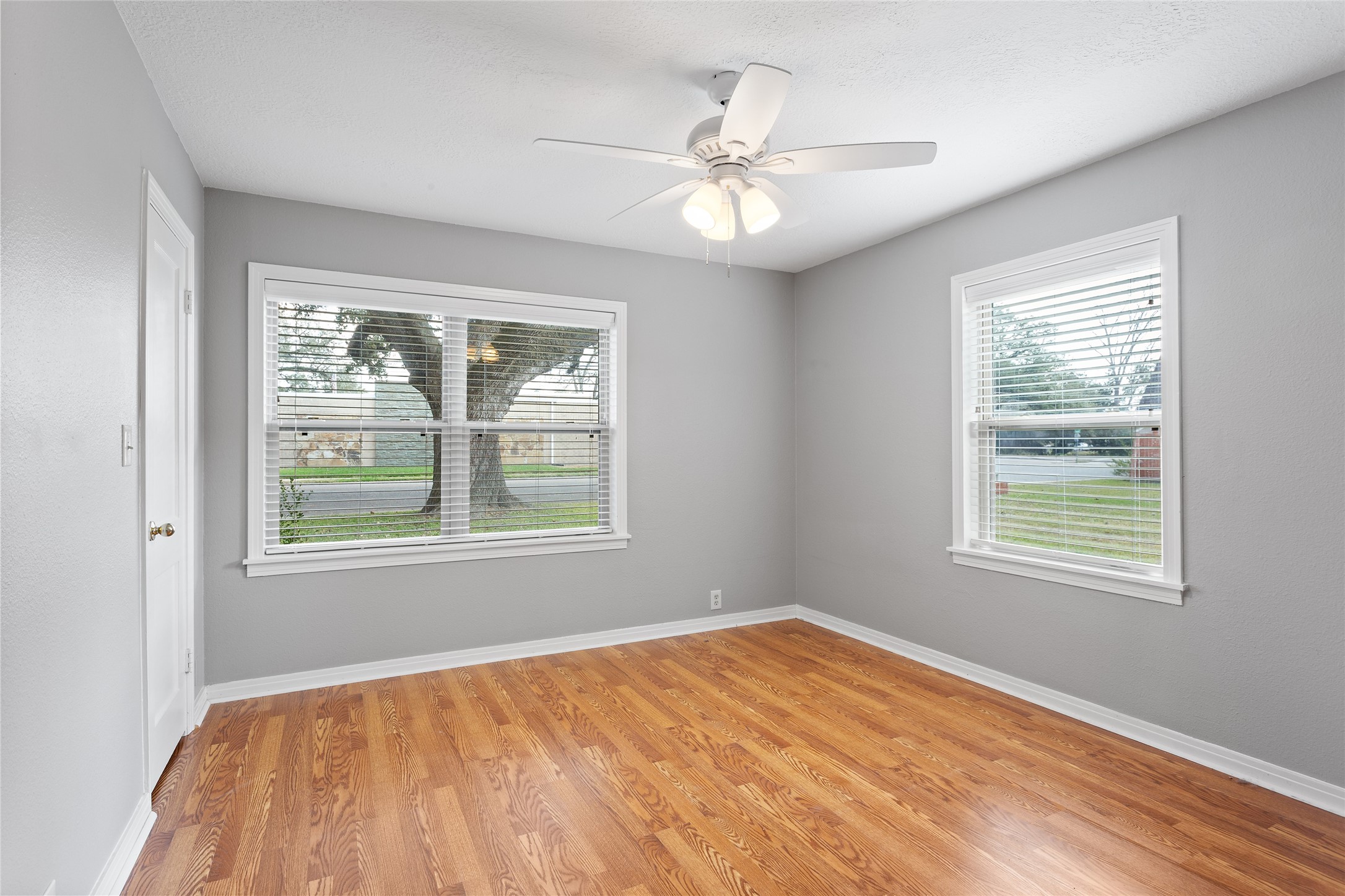 302 South Hardie Street Alvin, TX 77511 - Photo 10 of 16 Bedroom 3