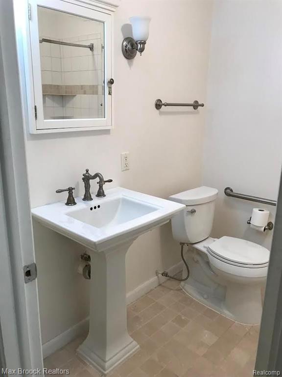 2458 West Square Lake Road West Bloomfield, MI 48324 - Photo 6 of 19