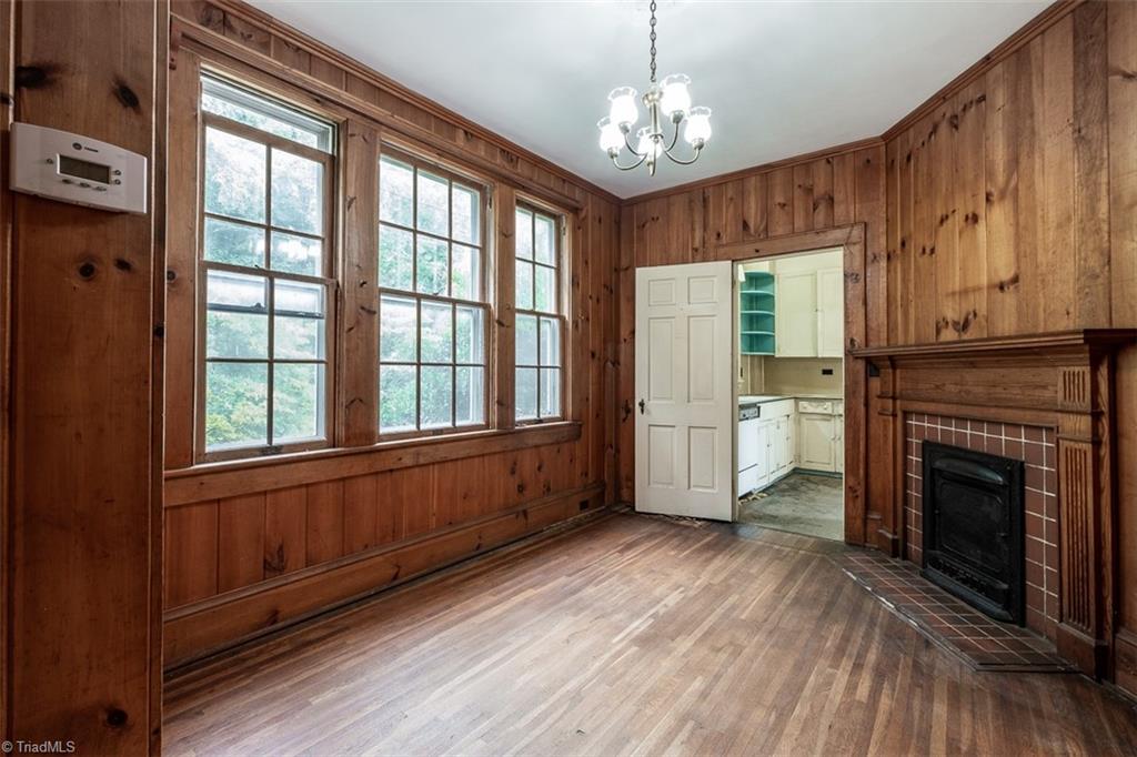 124 Hawthorne Road Elkin, NC 28621 - Photo 14 of 42 Sunporch