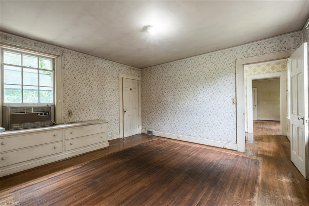 124 Hawthorne Road Elkin, NC 28621 - Photo 23 of 42 Second level hallway.