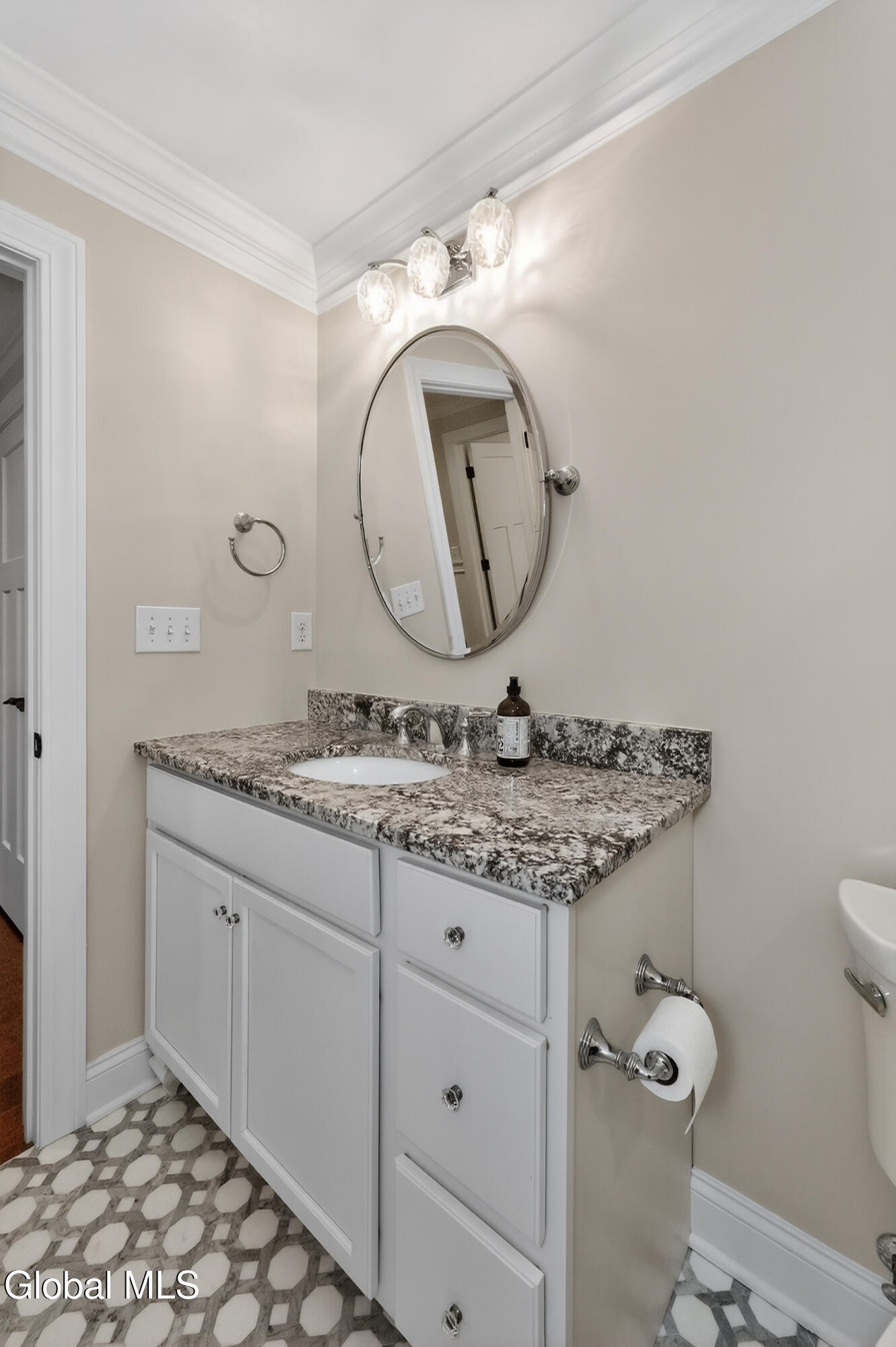 38 Cambridge Way Colonie, NY 12110 - Photo 47 of 57 9 Bathroom 4