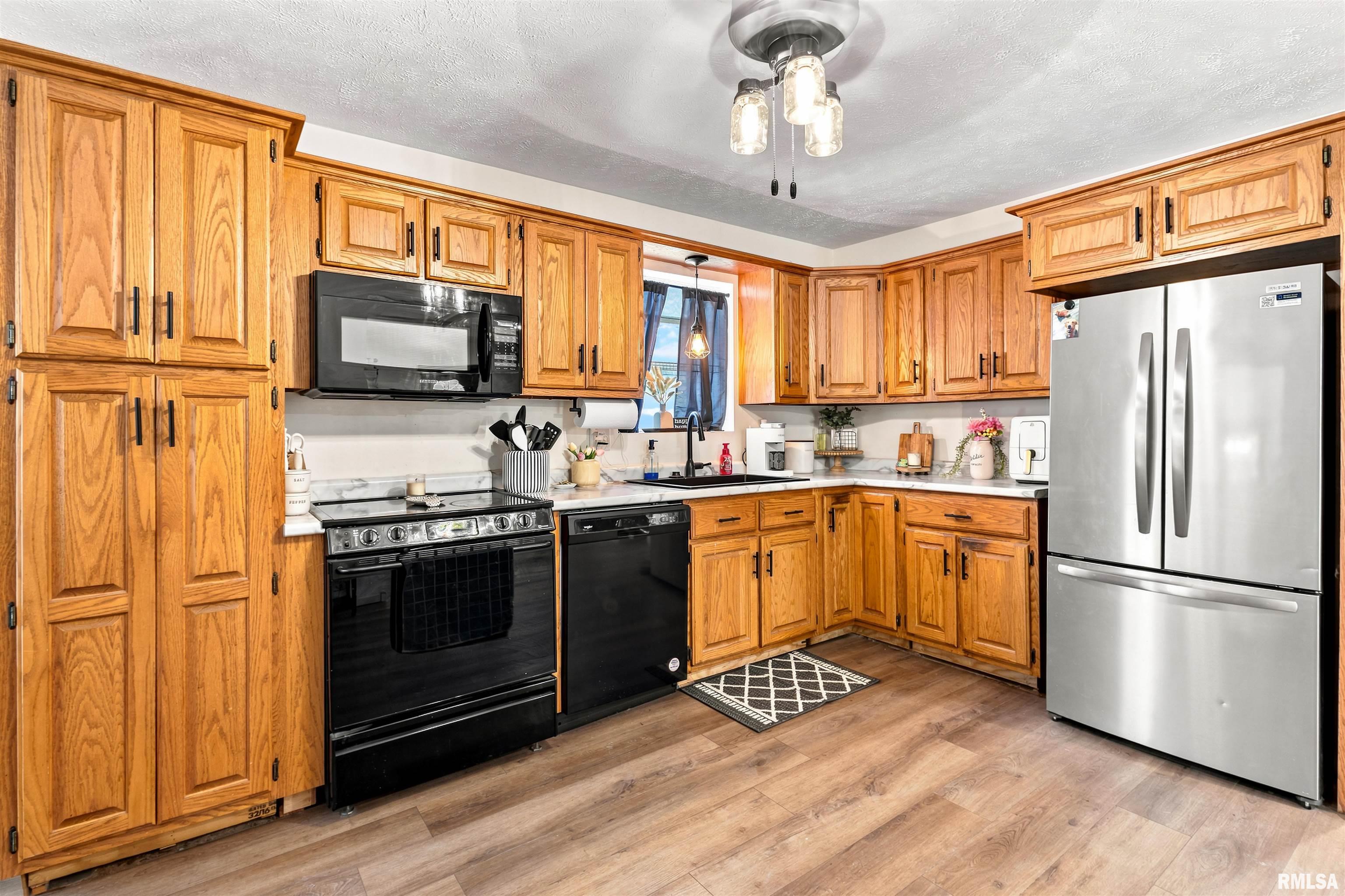 104 North Jackson Street Carterville, IL 62918 - Photo 6 of 26