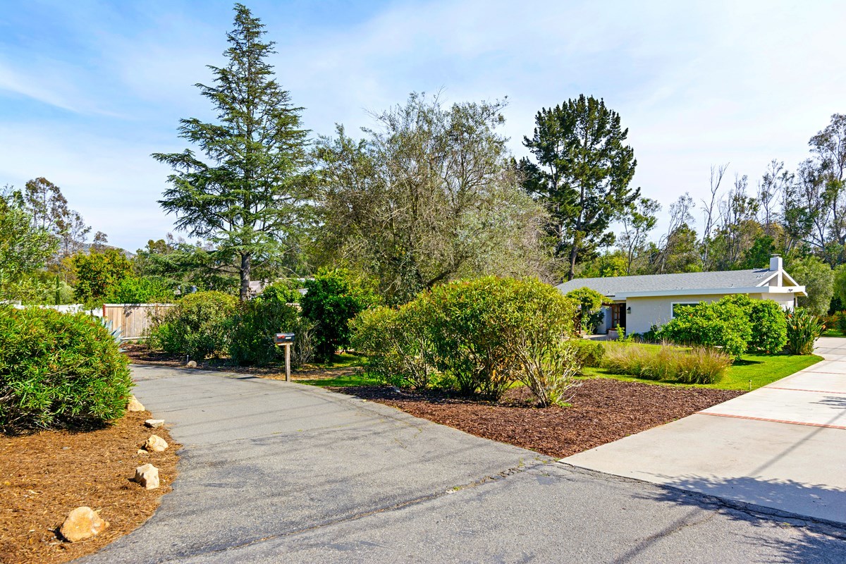 16462 Espola Road Poway, CA 92064 - Photo 2 of 24