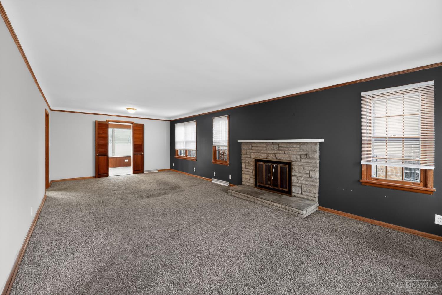 313 Pershing Avenue Cincinnati, OH 45215 - Photo 7 of 36