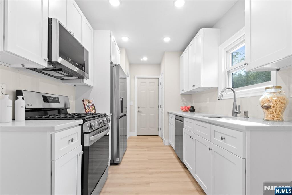 56 Harvey Street Closter, NJ 07624 - Photo 5 of 24