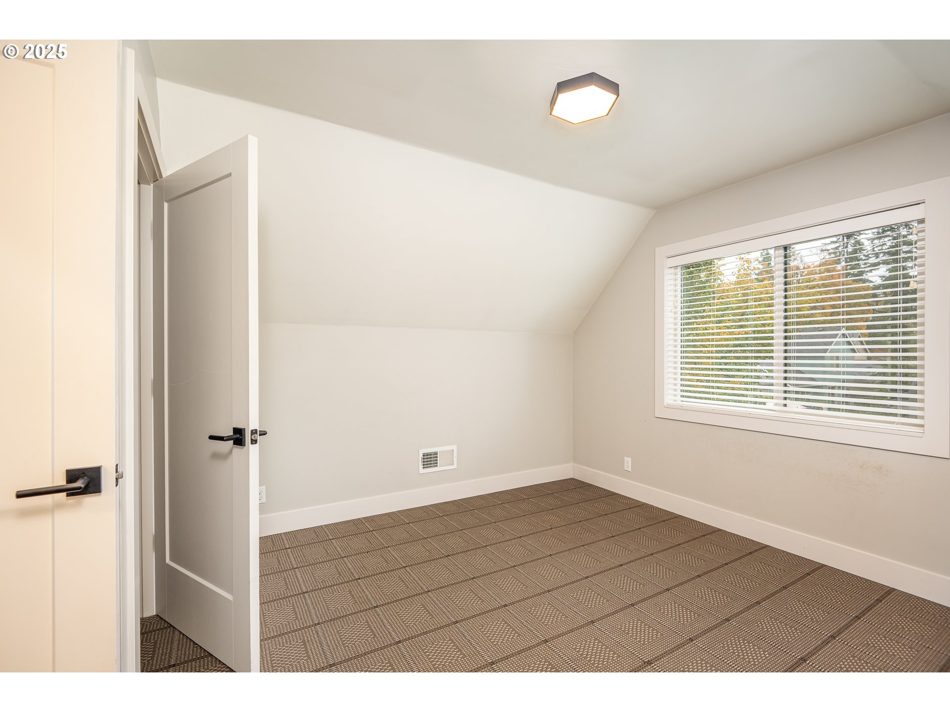 3346 Zane Lane Eugene, OR 97404 - Photo 24 of 47 a view of room with window
