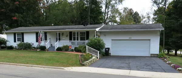 $219,900 | 400 Parkwood Drive, Jonesville, MI 49250