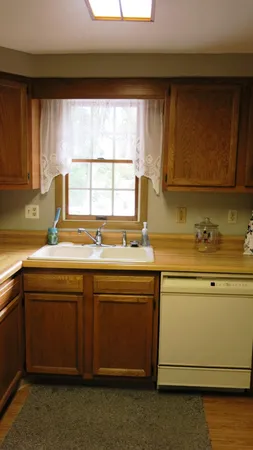 $229,900 | 400 Parkwood Drive, Jonesville, MI 49250
