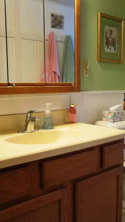 $229,900 | 400 Parkwood Drive, Jonesville, MI 49250