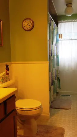 $229,900 | 400 Parkwood Drive, Jonesville, MI 49250