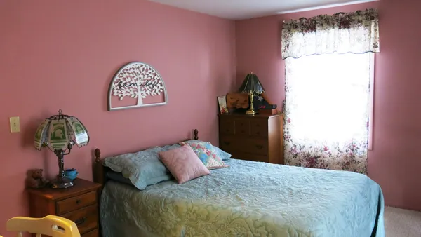 $229,900 | 400 Parkwood Drive, Jonesville, MI 49250