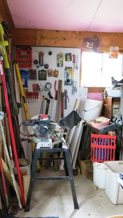 $229,900 | 400 Parkwood Drive, Jonesville, MI 49250