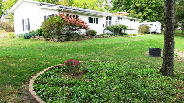 $229,900 | 400 Parkwood Drive, Jonesville, MI 49250