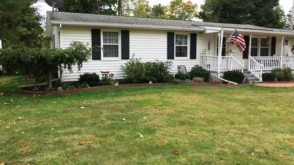 $229,900 | 400 Parkwood Drive, Jonesville, MI 49250