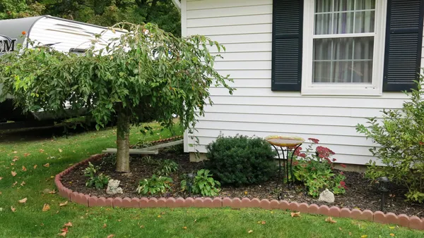 $229,900 | 400 Parkwood Drive, Jonesville, MI 49250