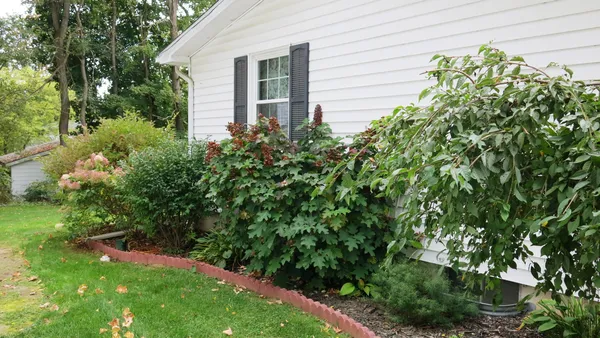 $229,900 | 400 Parkwood Drive, Jonesville, MI 49250