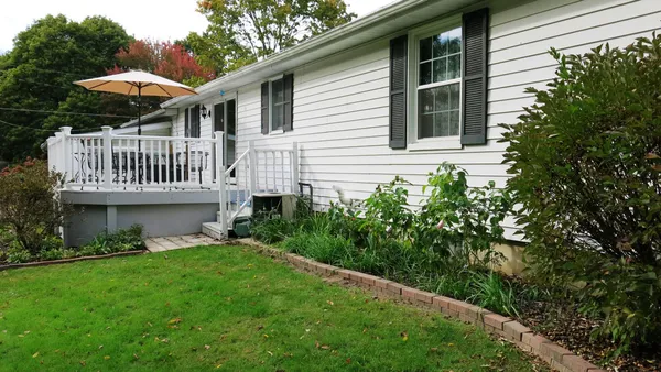 $229,900 | 400 Parkwood Drive, Jonesville, MI 49250