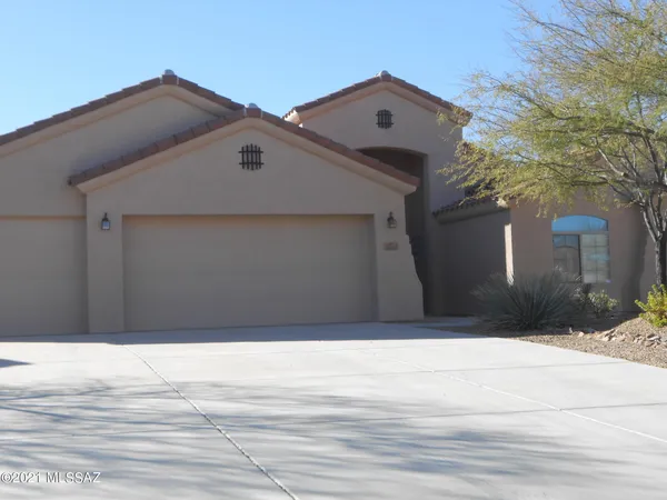 $2,300 | 14048 East Fairway Bluff Court, Vail, AZ 85641