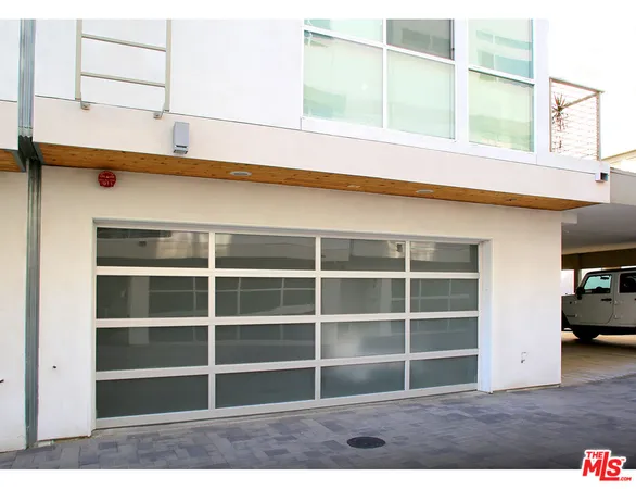 $5,995 | 1211 North Garbo Lane, Los Angeles, CA 90038