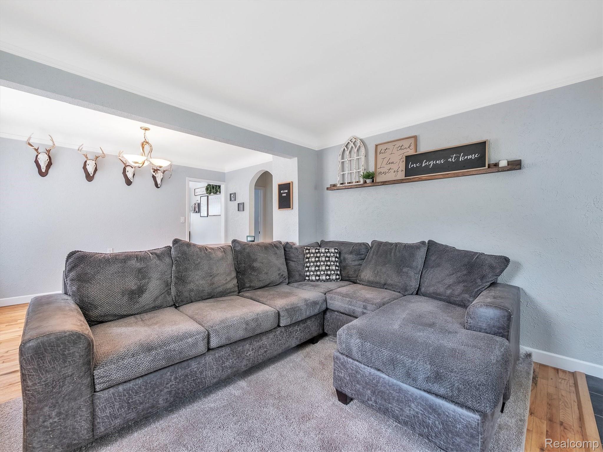 1277 Merry Road Waterford, MI 48328 - Photo 13 of 37 Living room from tv