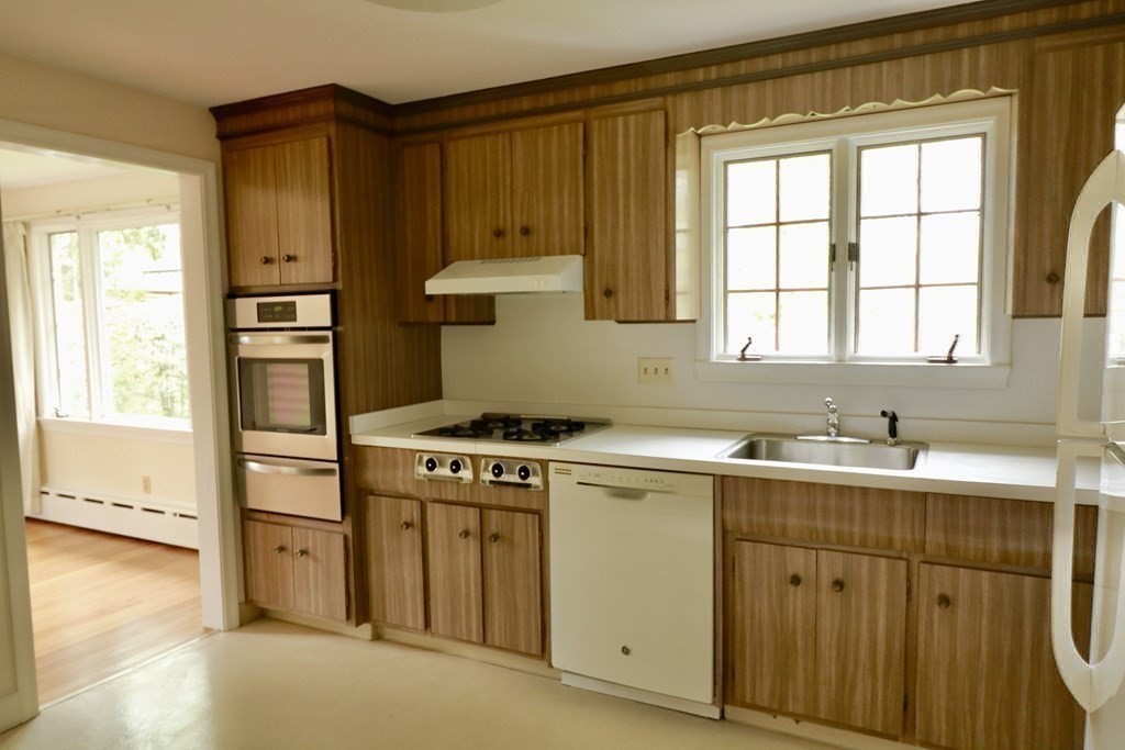 35 Neville Road Framingham, MA 01702 - Photo 11 of 29 Gallery Image 11