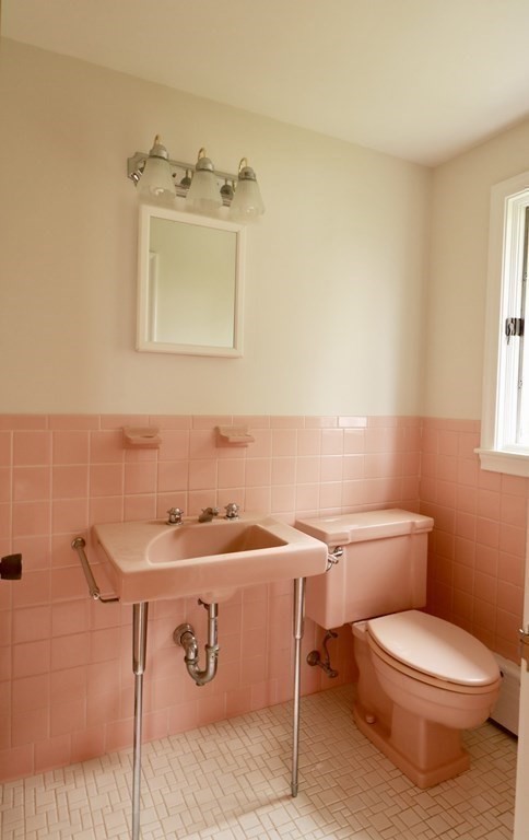 35 Neville Road Framingham, MA 01702 - Photo 15 of 29 Gallery Image 15