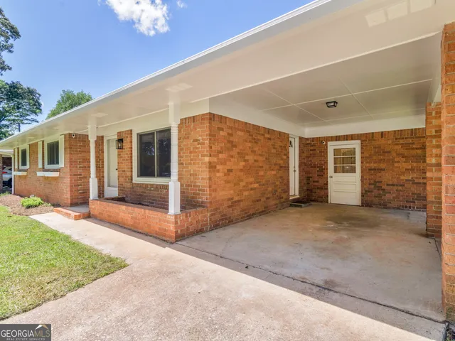 a view of a house with backyard and a garage