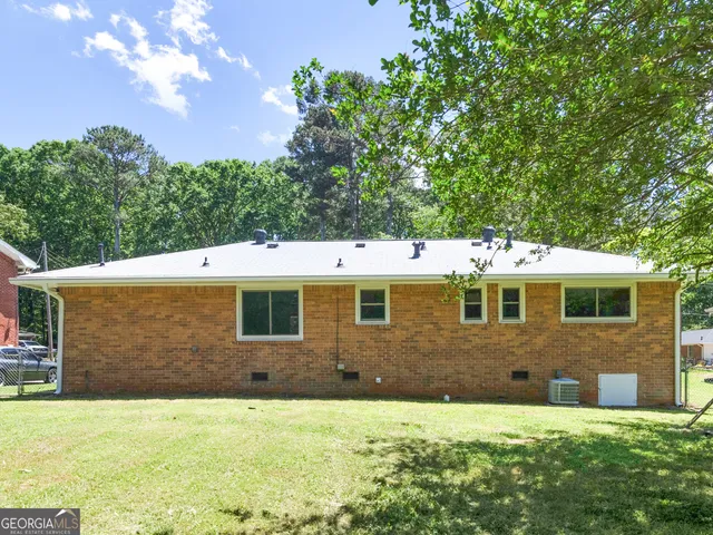 a view of house with yard