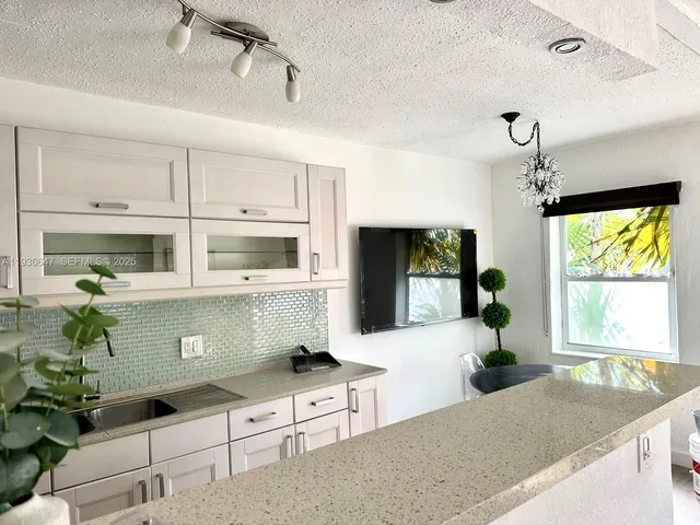 $2,600 | 1001 7th Street, Unit 104, Miami Beach, FL 33139