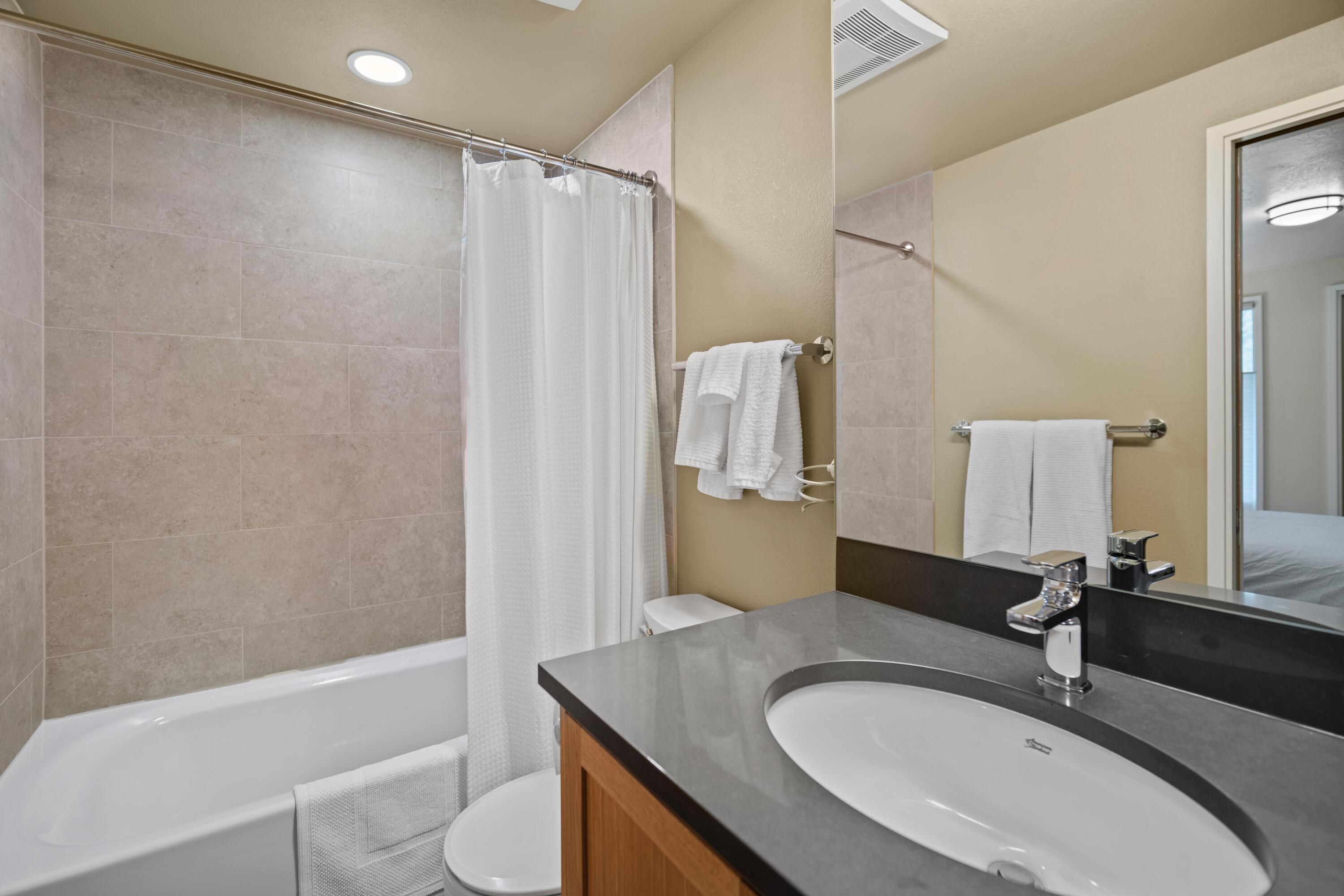57283 Overlook Road, Unit 11 Sunriver, OR 97707 - Photo 9 of 22 Downstairs full bathroom.