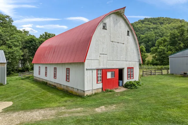 $995,000 | 36415 Homer Valley Lane, Winona, MN 55987