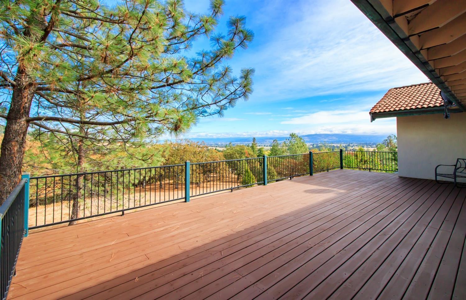 3800 Walker Creek Road Central Point, OR 97502 - Photo 28 of 35 Spacious deck to enjoy the views!