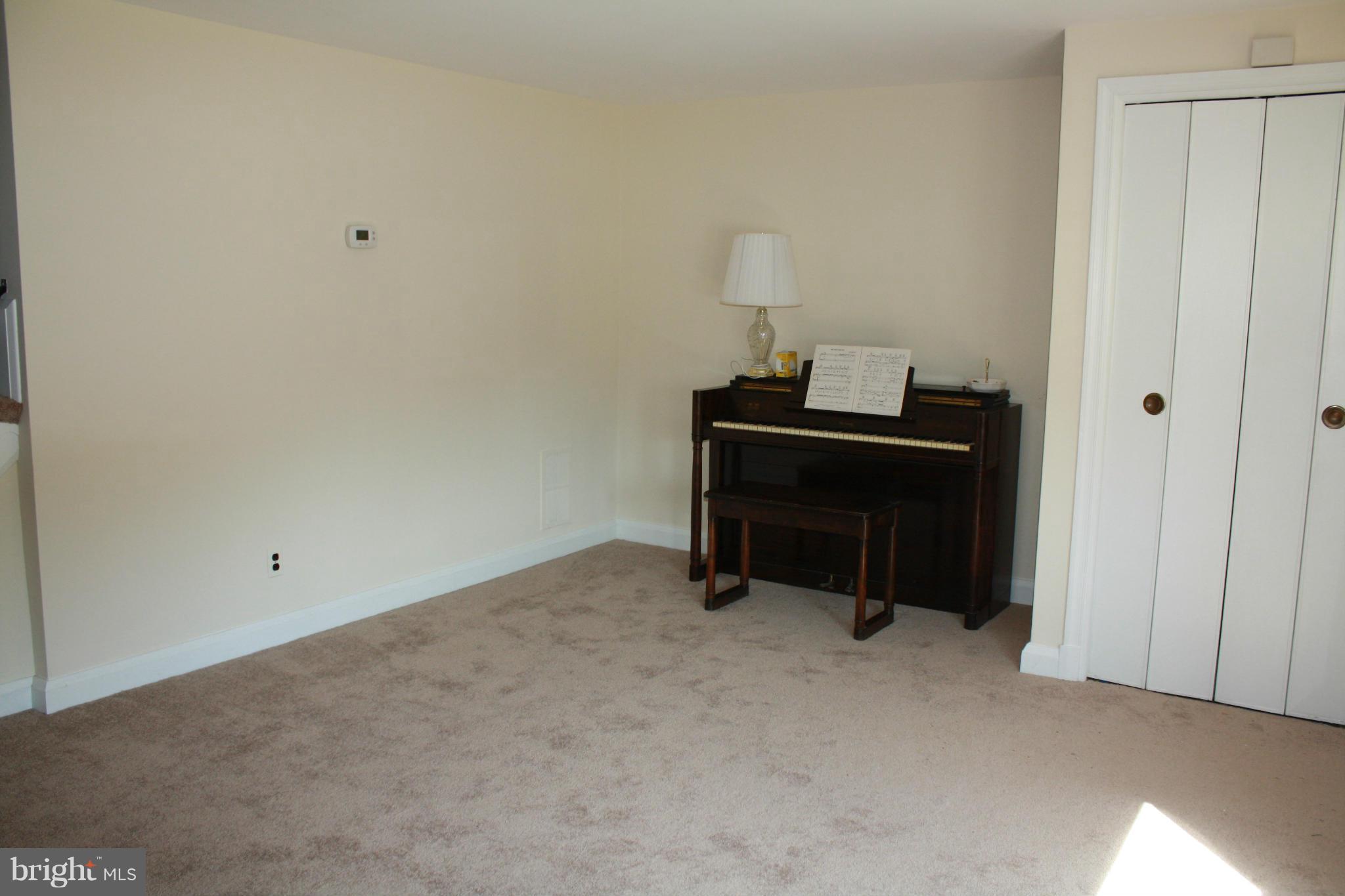 1506 Barrett Road Baltimore, MD 21207 - Photo 20 of 30 Living Room
