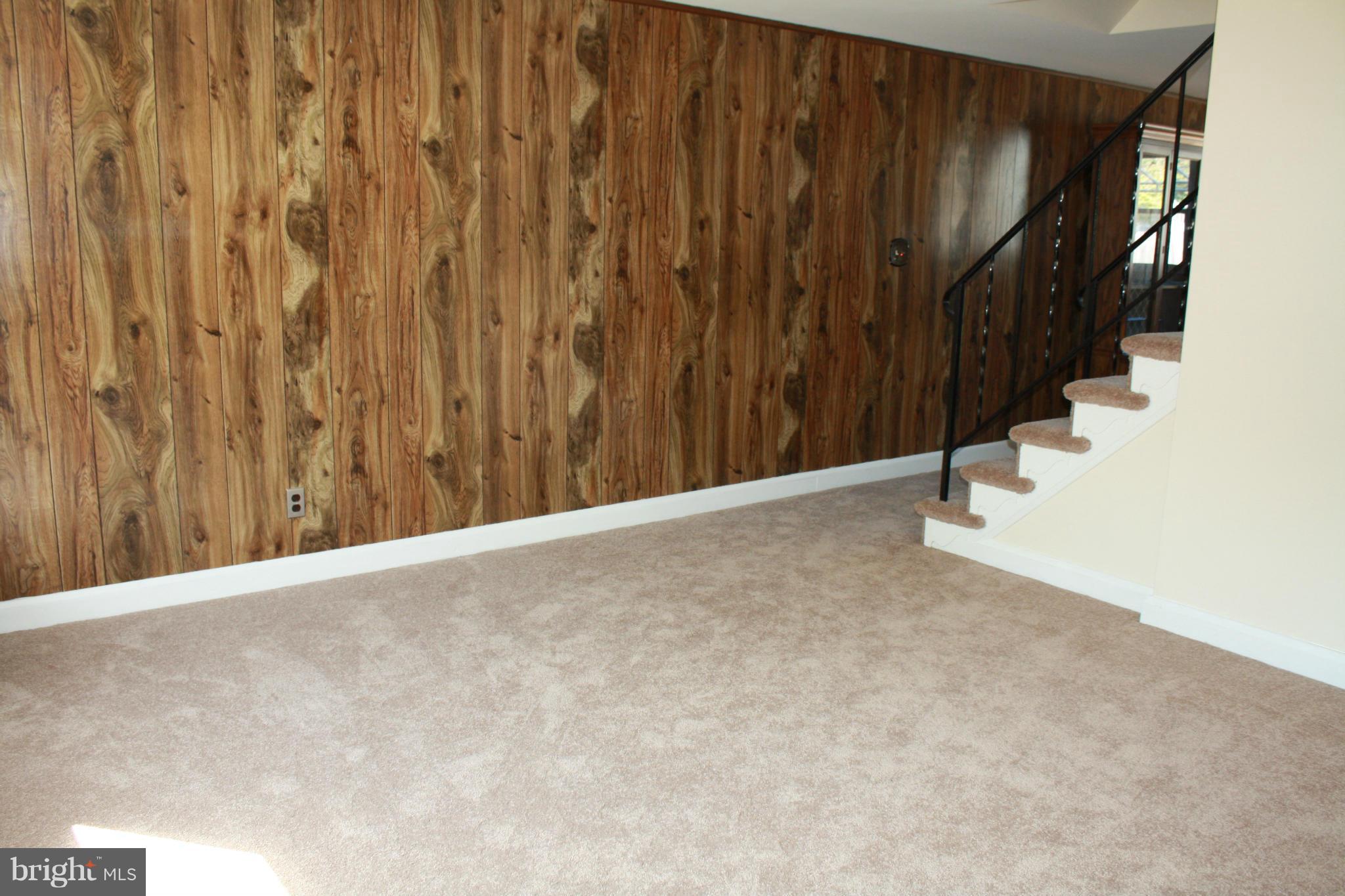 1506 Barrett Road Baltimore, MD 21207 - Photo 21 of 30 Living Room