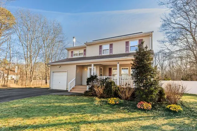 $714,999 | 4 Sheila Court, Manorville, NY 11949