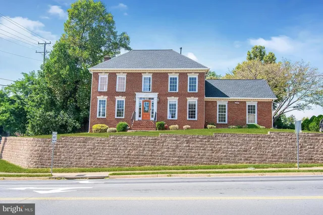 $960,000 | 2906 Cedar Lane, Fairfax, VA 22031